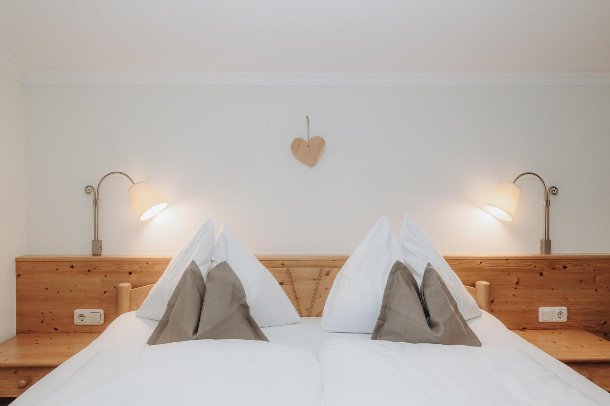Hotel Krone גרוסארל מראה חיצוני תמונה